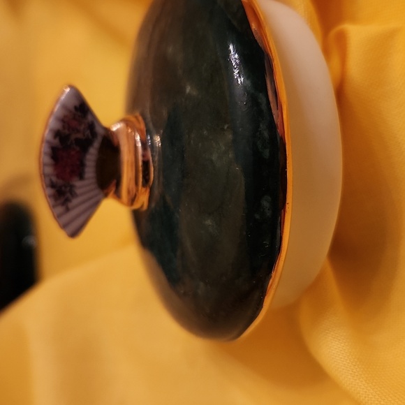 Ardleigh Elliott, Beauties of the Red  Mansion Music Box Collection - Picture 5 of 9